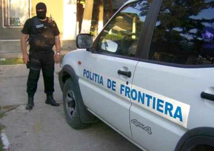 
    Poliţiştii de frontieră i-au arestat pe cei trei suspecţi pentru 29 de zile. (Foto arhivă)  