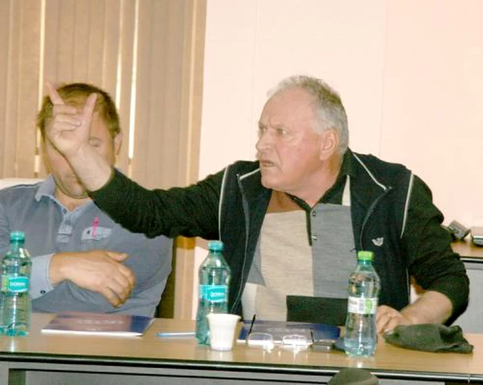 
    Vasile Aporcăriţei, lăsat de hoţi cu buza umflată  
