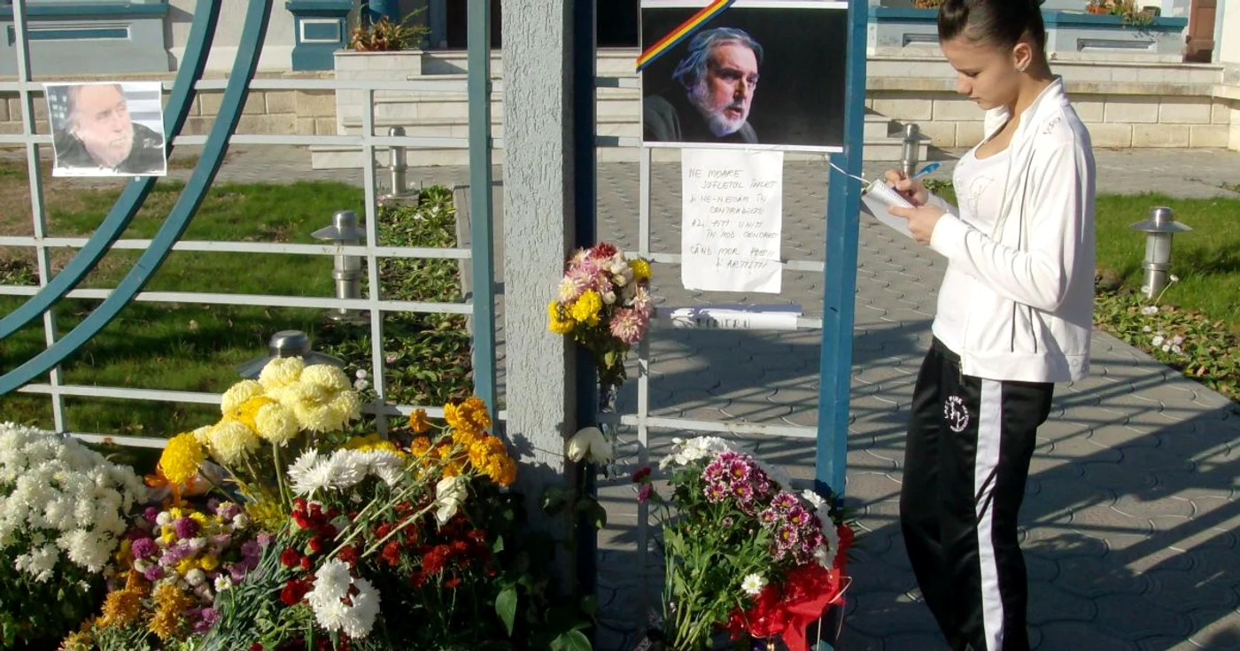 Focşănenii regretă dispariţia marelui poet