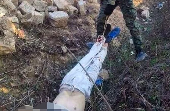 Prizonier ISIS târât de picioare