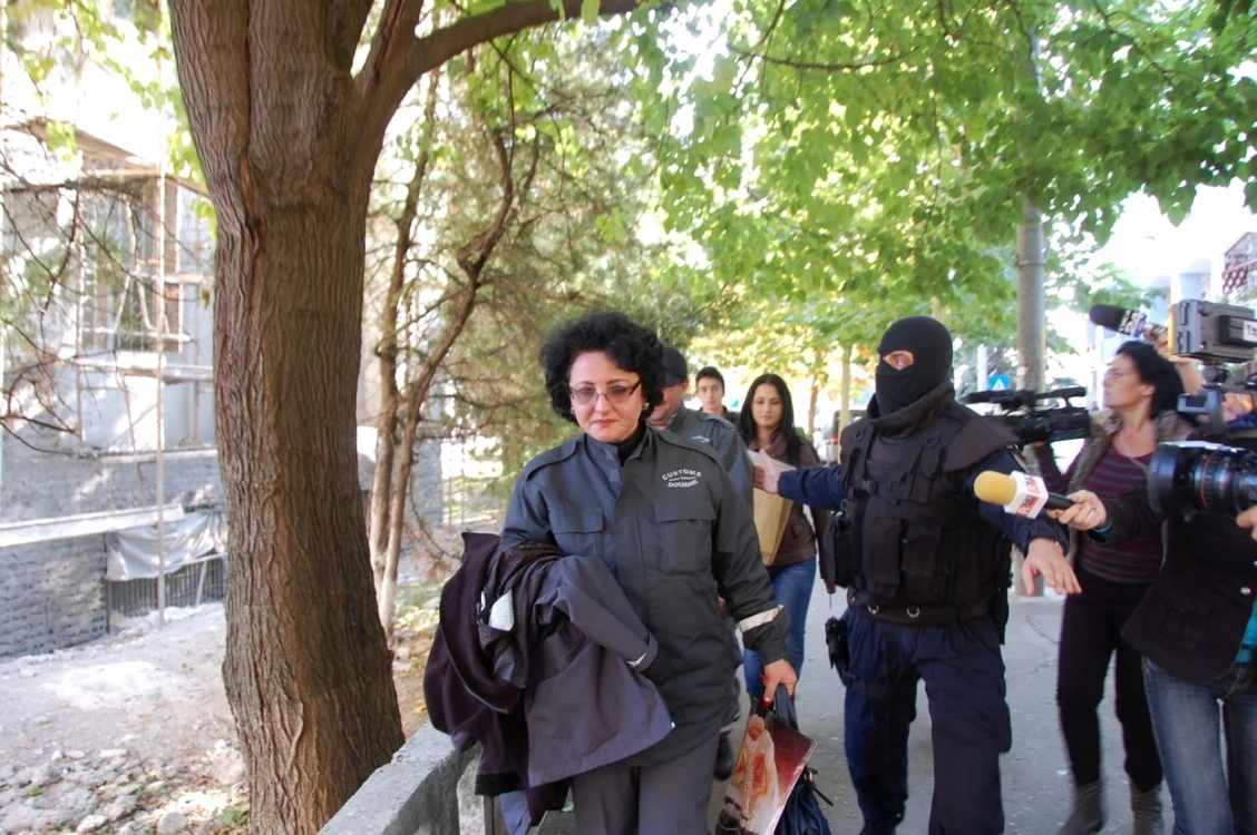 Daniela Mârza, cand a fost adusă de procurori la audieri FOTO: Ionuţ Balaban