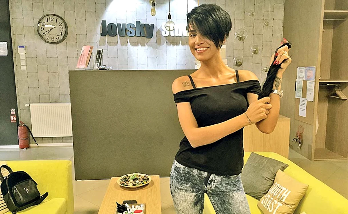 Adelina a donat codiţa de 15 cm pentru femeile greu încercatefoto: arhiva personală