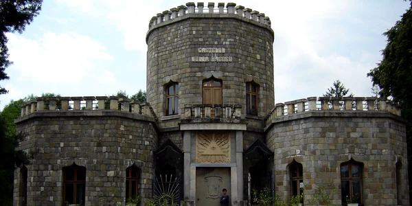 Castelul Iulia Haşdeu este preferat de mirii din Câmpina
