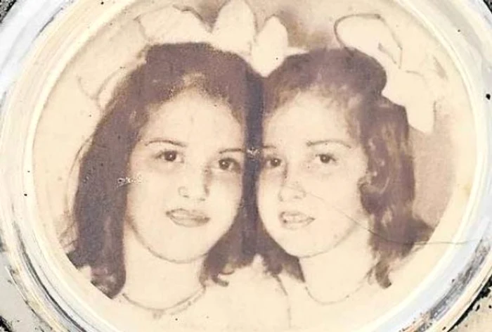 Camelia și Adriana, surorile mai mari ale Oanei Zăvoranu, au murit sub dărâmăturile blocului Casata, din zona Piața Romană, care s-a prăbușit în urma seismului din 1977. Gemenele aveau 9 ani și jumătate