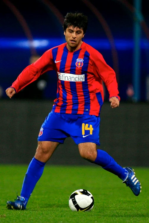 
    Silviu este ”boboc” şi a venit  cu mama să se cazeze.  A venit cu plapuma şi perna  de acasă, din PiteştiFoto: Dorin Constanda  