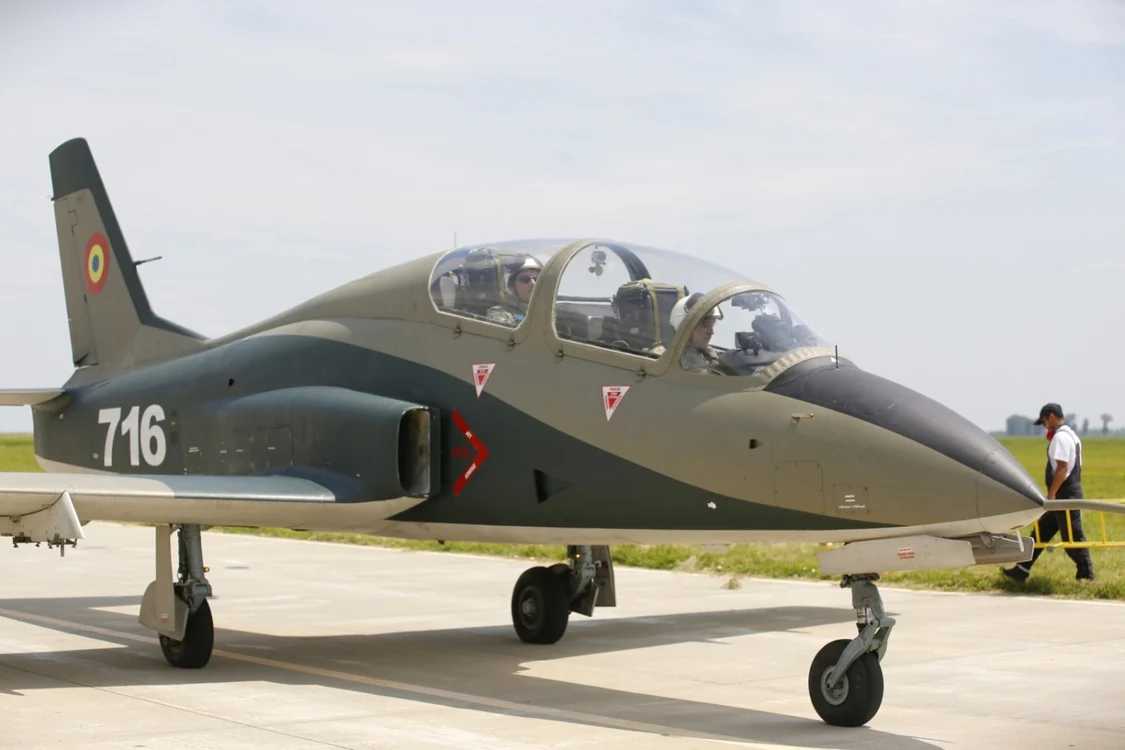 Avion militar de tip IAR-99 Şoim FOTO Mediafax