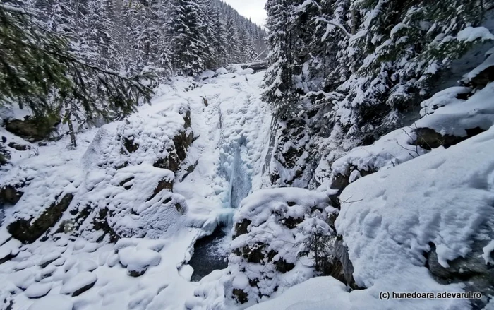 cascada lolaia retezat foto daniel guta adevarul