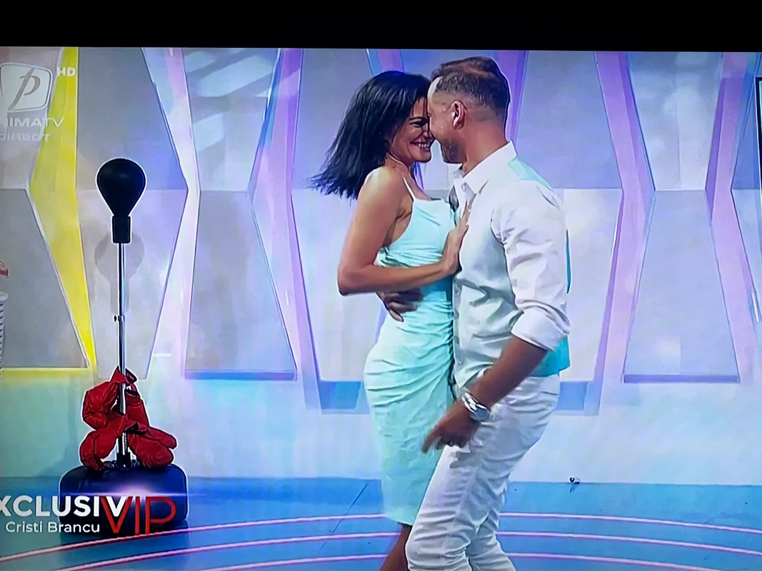  Dinu Maxer (48 de ani) și frumoasa brunetă din viața lui, Magdalena Chihaia, au mers pentru prima dată împreună într-o emisiune TV pentru a vorbi despre relația lor.
