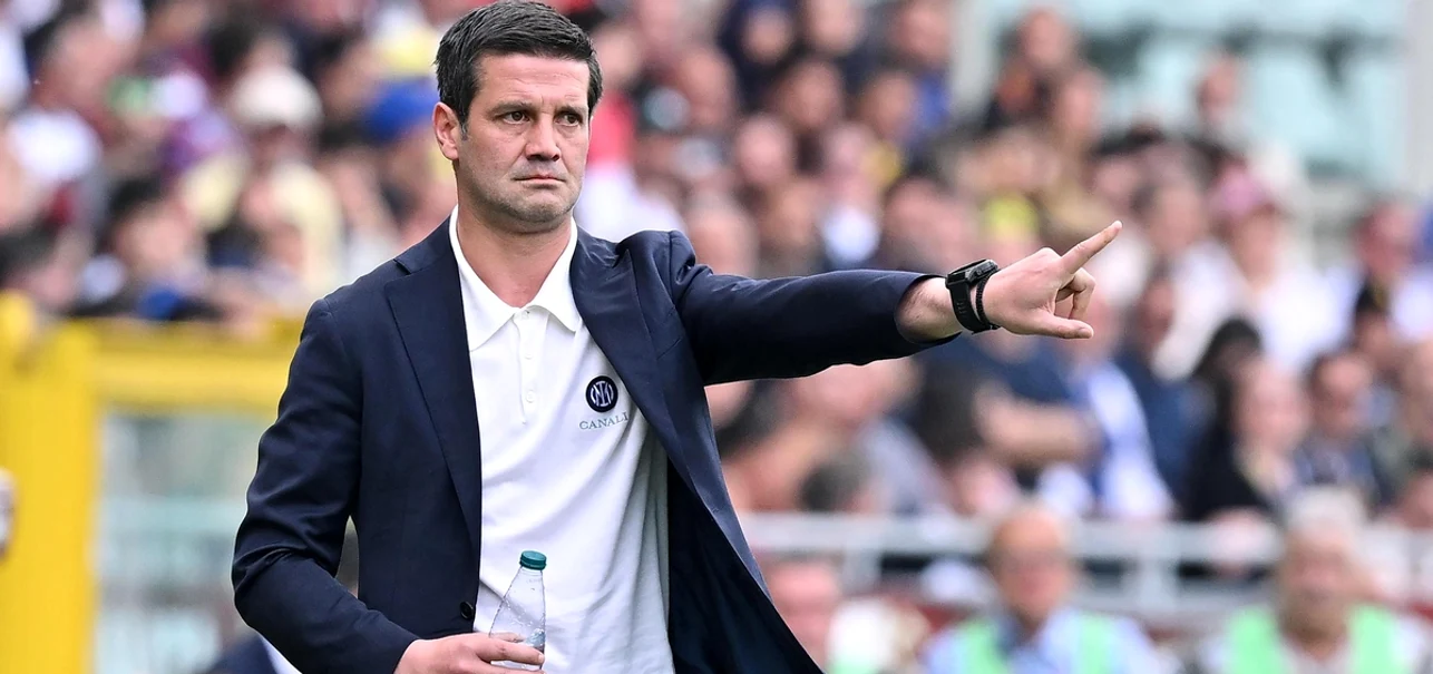 Chivu arată direcția de urmat   FOTO EPA
