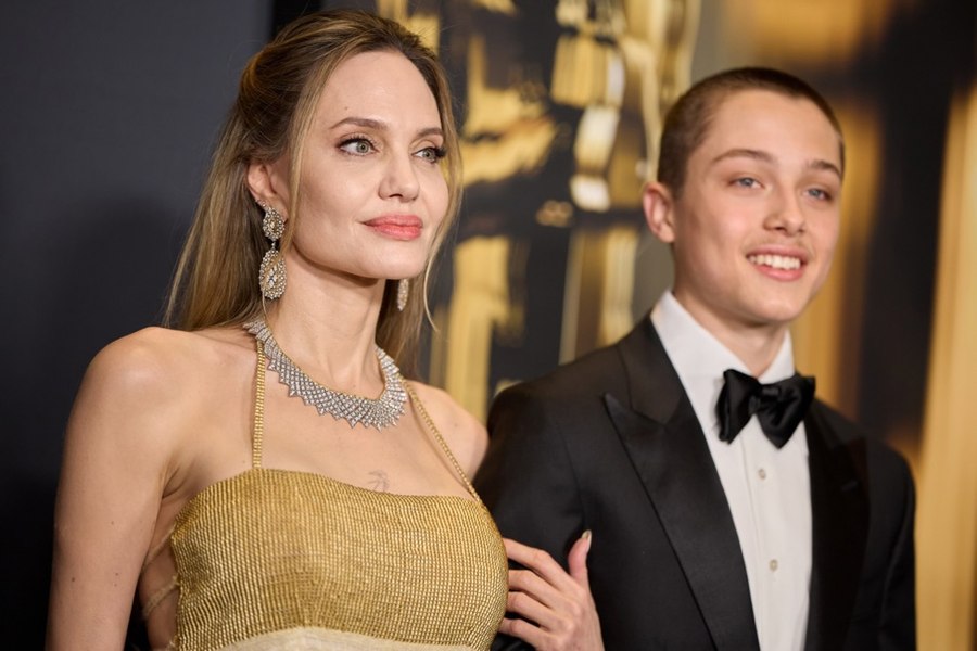 Angelina Jolie, apariție rară pe covorul roșu alături de fiul ei, Knox. Ce l-a supărat pe fostul ei partener, Brad Pitt