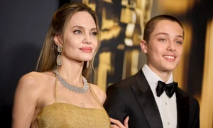 Angelina Jolie și fiul său Knox Jolie-Pitt FOTO EPA 12634935 jpg