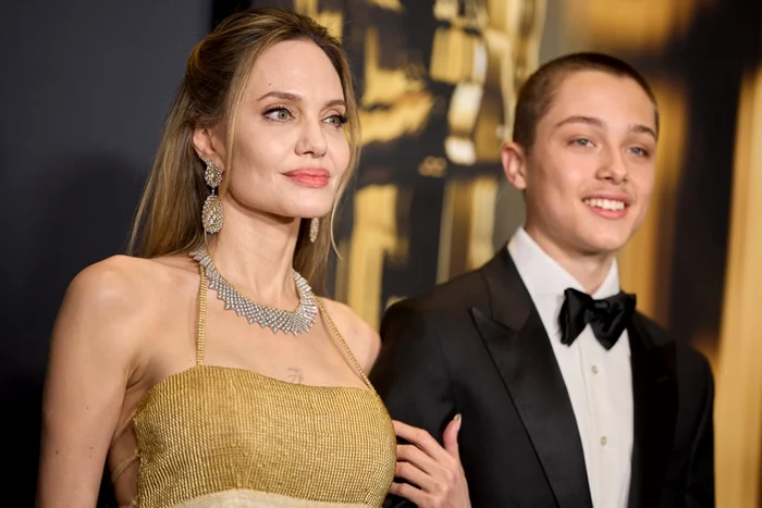 Angelina Jolie și fiul ei, Knox FOTO: EPA EFE
