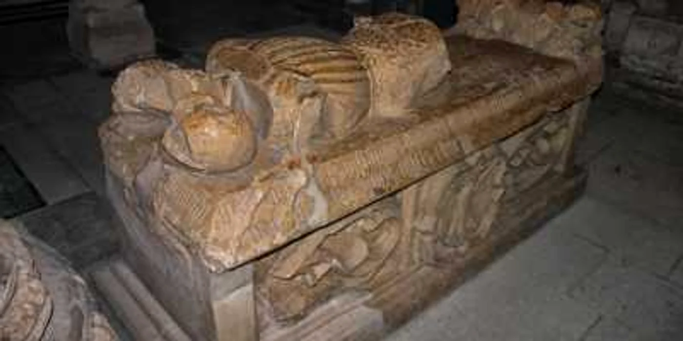 Monumentul funerar al lui Ioan cel Tânăr de Hunedoara din Catedrală. Foto: http://edu.kindergraff.ro/BBB