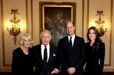 Kate, William, Charles și Camilla sobri, în negru jpg