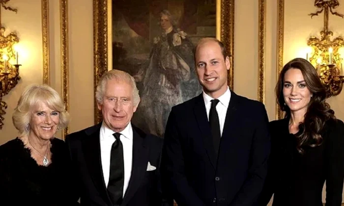 Kate, William, Charles și Camilla sobri, în negru jpg