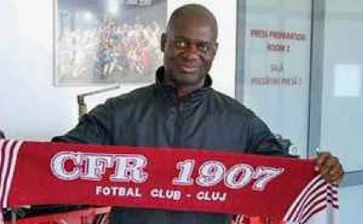 Ben Johnson s-a fotografiat cu fularul CFR-ului 