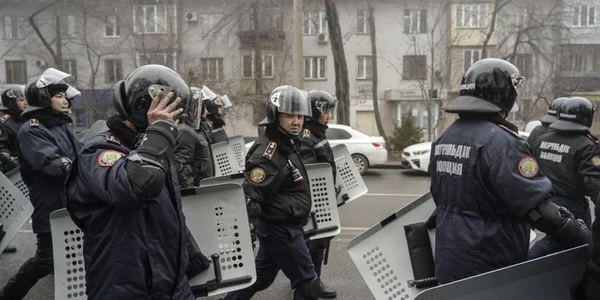 Revolutie Kazahstan ianuarie 2022 politie manifestanti lupte FOTO EPA-EFE