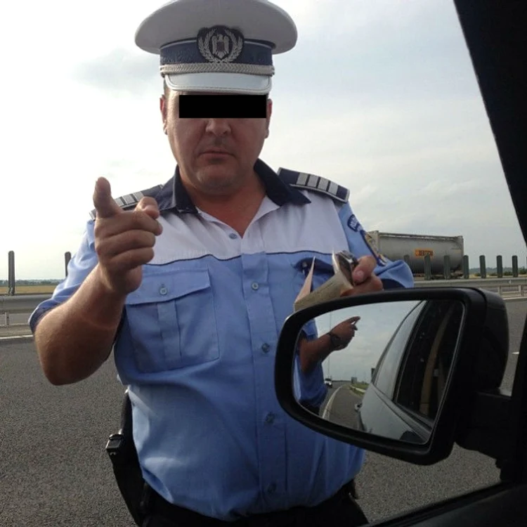 Mantea i-a făcut o poză poliţistului care a oprit-o în trafic