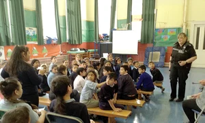 Au fost angajaţi traducători, pentru  că lecţiile sunt în limba engleză jpeg