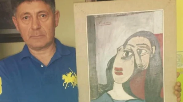 andrea lo rosso con il buste de femme dora maar ritrovato dal padre in una discarica a capri png