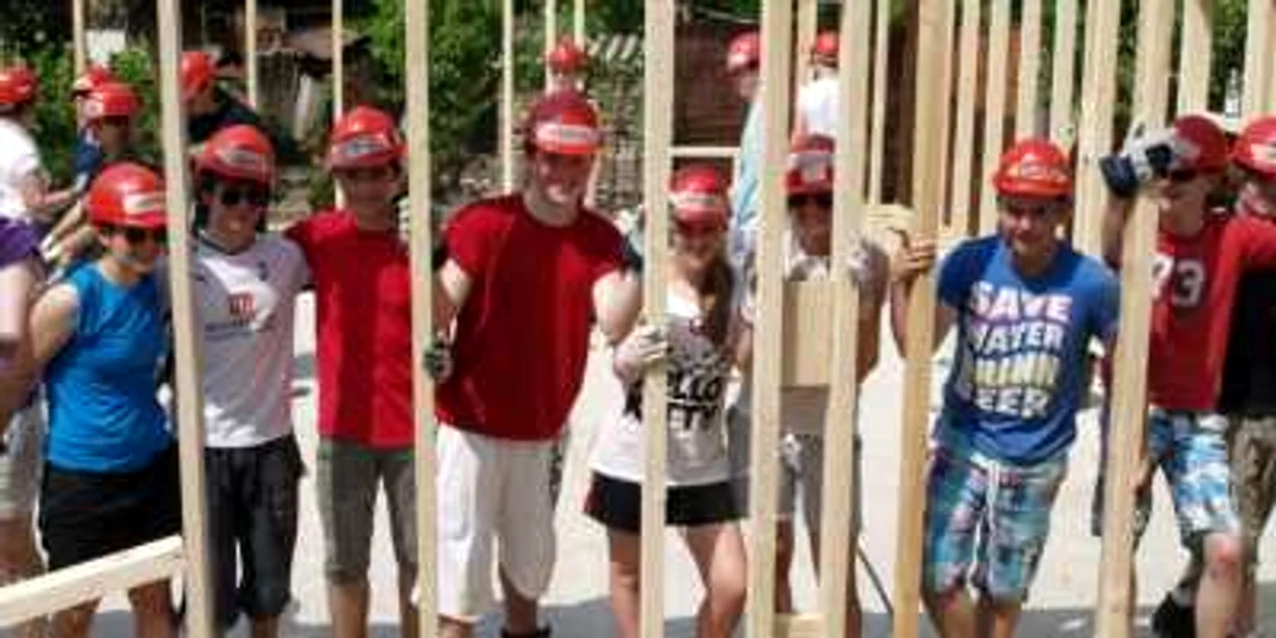 Locuinţa unei familii din Bihor a fost construită de elevii irlandezi