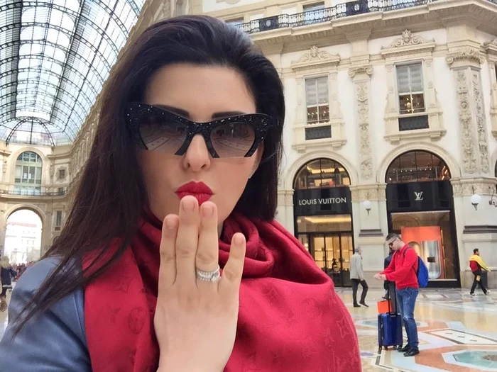 Diana se mândrește cu o verighetă cu 300 de diamanteFoto: arhivă personală