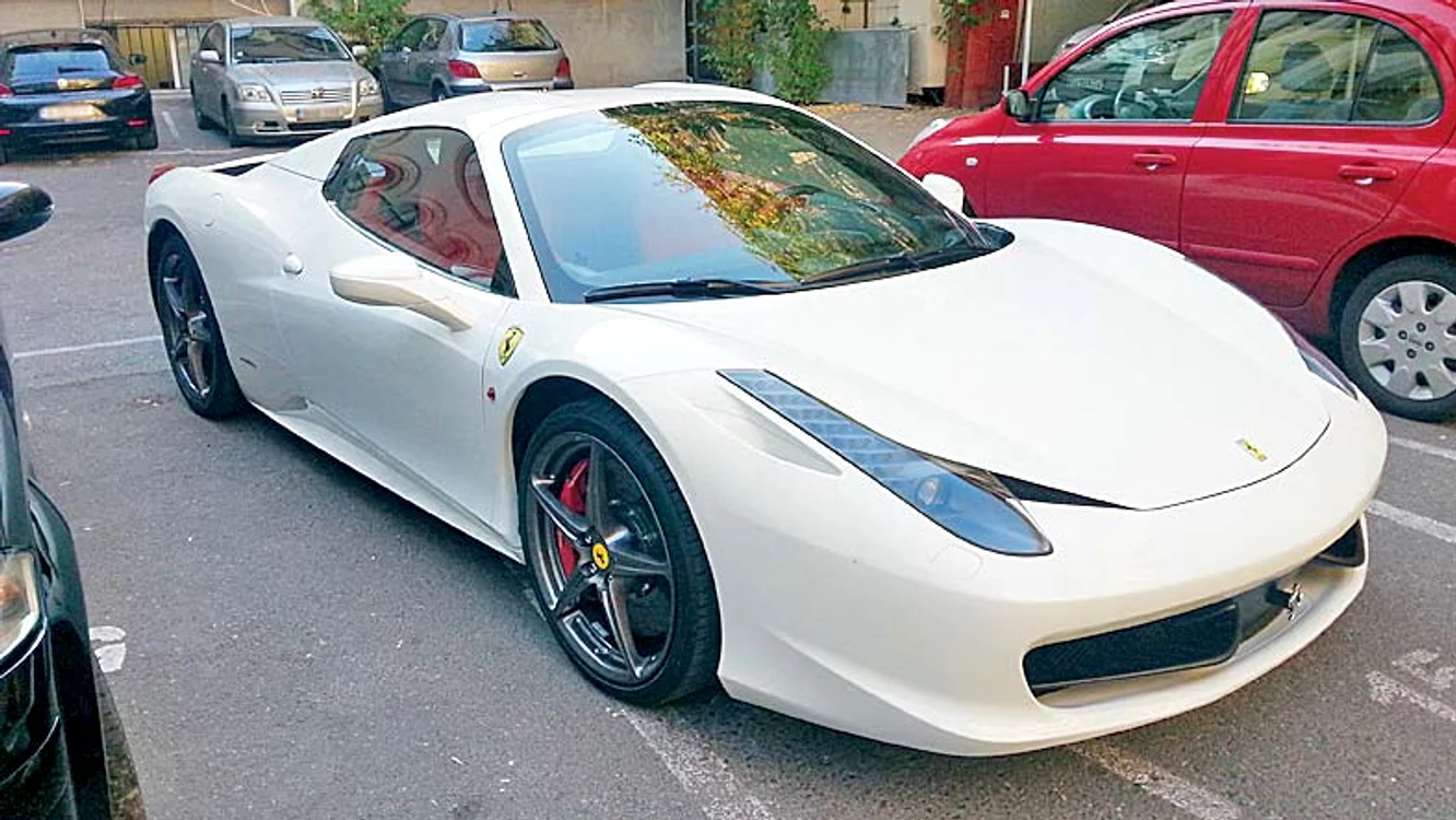 Ferrari alb: 200.000 de euro