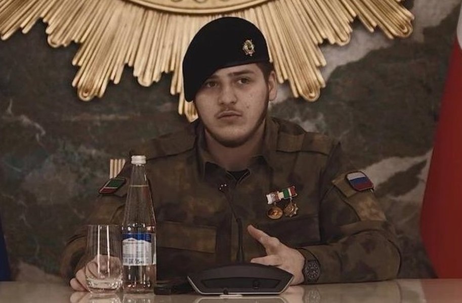 Fiul lui Kadîrov, vizibil slăbit, îşi ascunde cicatricile sub machiaj. Tensiuni pentru „moştenire” în familia liderului cecen 