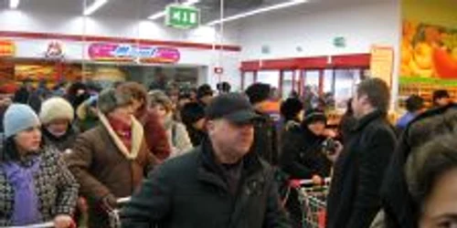 Foto Arhiva Magazinul Kaufland va fi deschis pe 23 decembrie până la miezul nopţii 