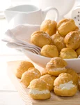 Gogosele cu frisca Sursa foto shutterstock 2357567221 jpg
