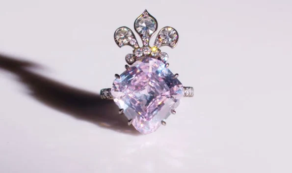 Un diamant care ar fi aparținut reginei Franței Maria Antoaneta, vândut la licitație (© Christie’s)