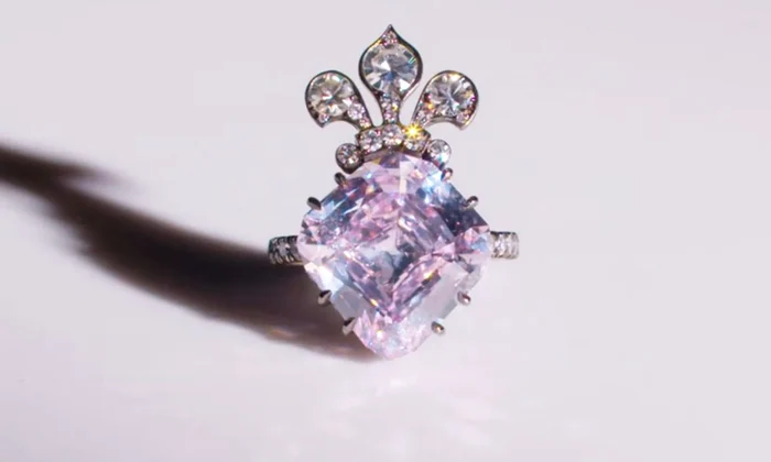 Un diamant care ar fi aparținut reginei Franței Maria Antoaneta, vândut la licitație (© Christie’s)