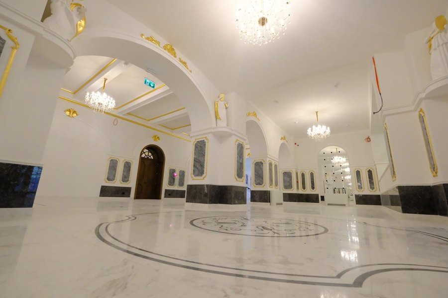Unul dintre cele mai frumoase teatre din România renaște după un secol. Este o bijuterie arhitectonică cu ornamente cu foiță de aur