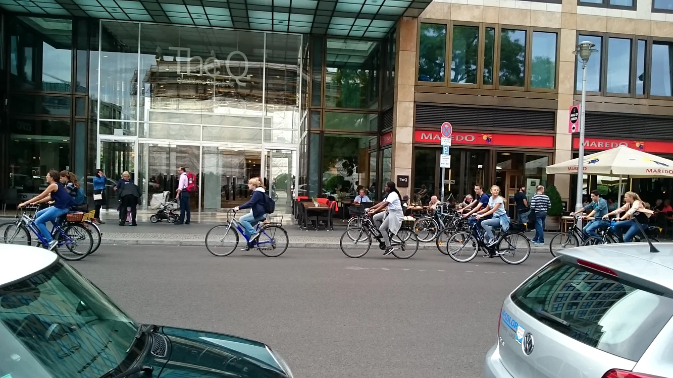 Bicicliştii din Berlin jpeg