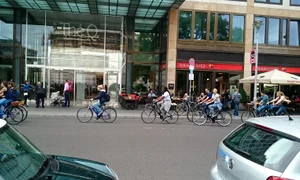 Bicicliştii din Berlin jpeg
