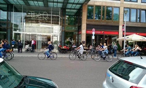 Bicicliştii din Berlin jpeg