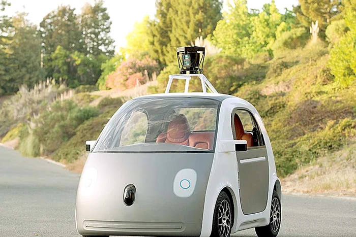 Maşina are pe capotă o cameră video conectată la computer (Fotografii: Bosch/ Guliver Rexfeatures)