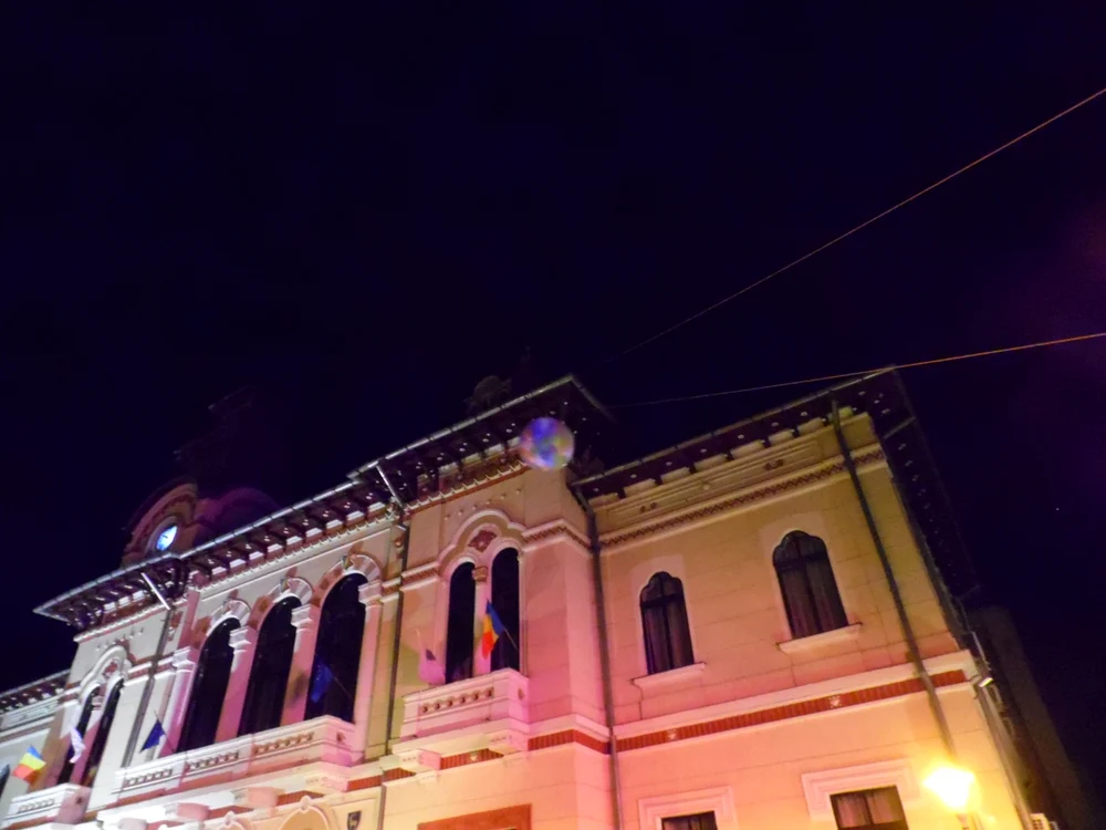 Din cer a căzut o sferă imensă