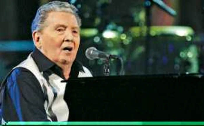 PhJerry Lee Lewis este un pionier al rock and roll-ului,  dar şi un mare cuceritor