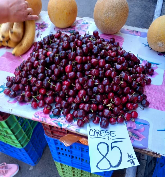 Cireșele s-au vândut în piețe, la început de sezon, și cu prețuri de speriat FOTO: Fb