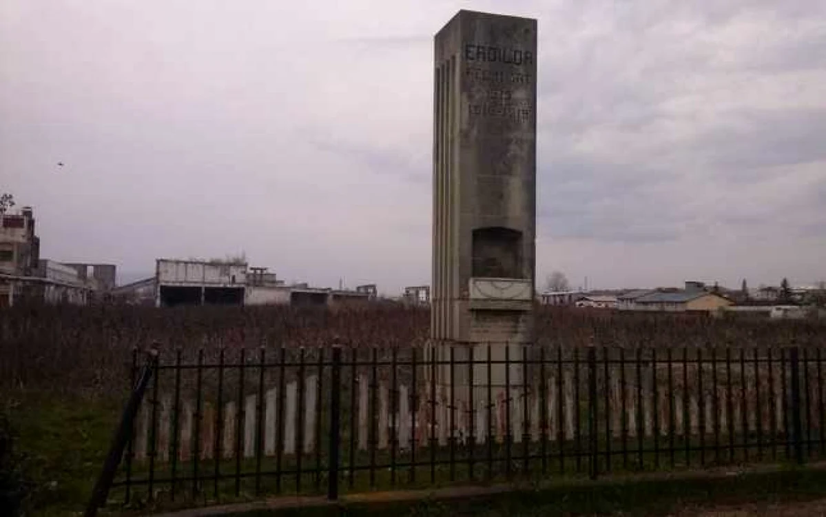 Terenul fostului MOPAF este de vânzare