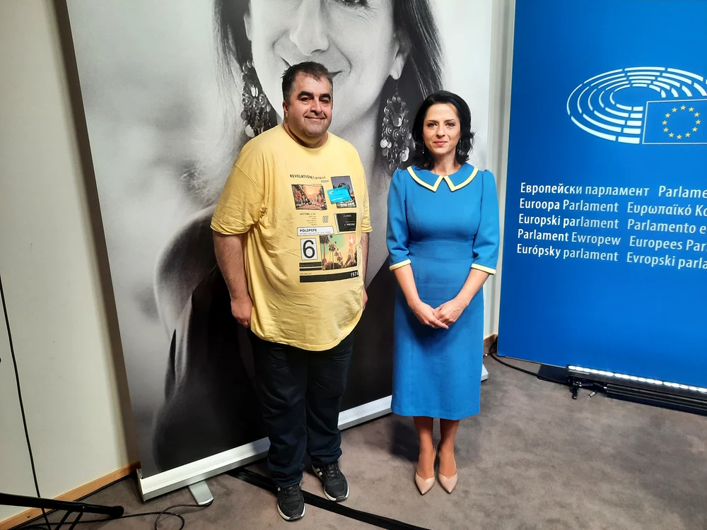 Ramona Strugariu, alături de reporterul Click!