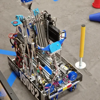 Roboticienii târgoviște, pe locul 10 la „Chicago Robotics Invitational” din SUA. FOTO Diana Coman