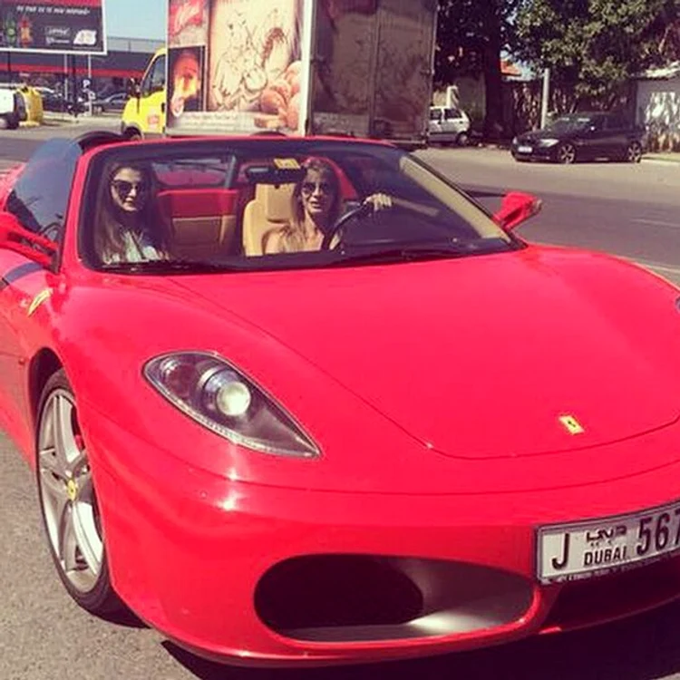 Ramona Gabor s-a plimbat cu o prietenă la bordul unui bolid sport