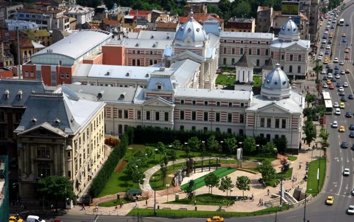 Spațiul dintre cele două clădiri se va numi Piața Radu Beligan