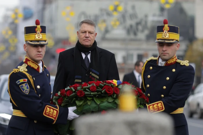 Preşedintele Klaus Iohannis a depus o coroană de flori în Piața UniversitățiiFoto: Inquam Photos