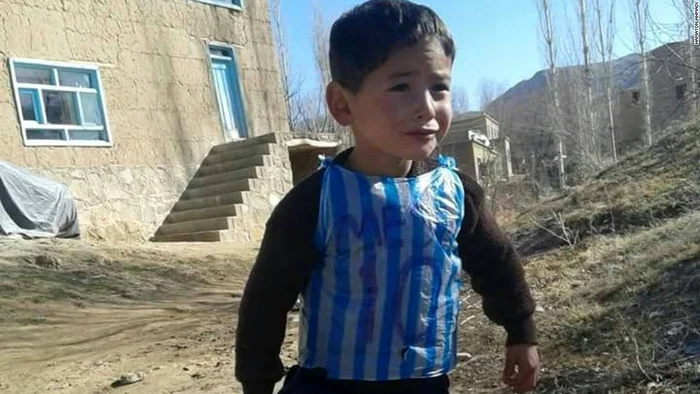 
    Puştiul afgan Murtaza e fan înfocat al lui Messi  