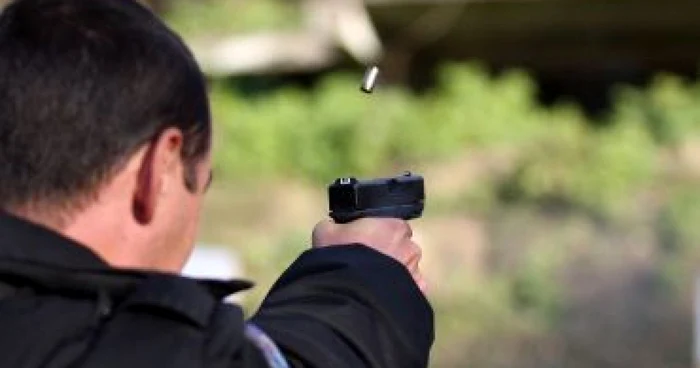 Bucureşti: Hoţ de buzunare, împuşcat de poliţie în  plină stradă