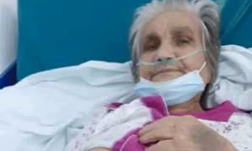 În stânga, se poate vedea că bătrâna avea un tonus sănătos înainte de a fi internată  În dreapta, ea apare la azilul de bătrâni, după zile întregi de înfometare jpeg