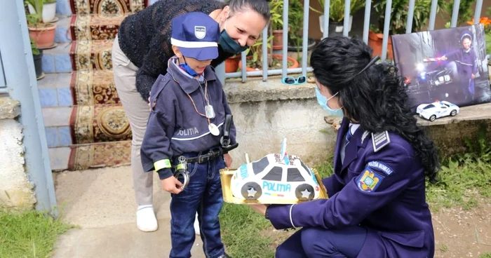 David a fost încântat de darurile primite de la poliţişti